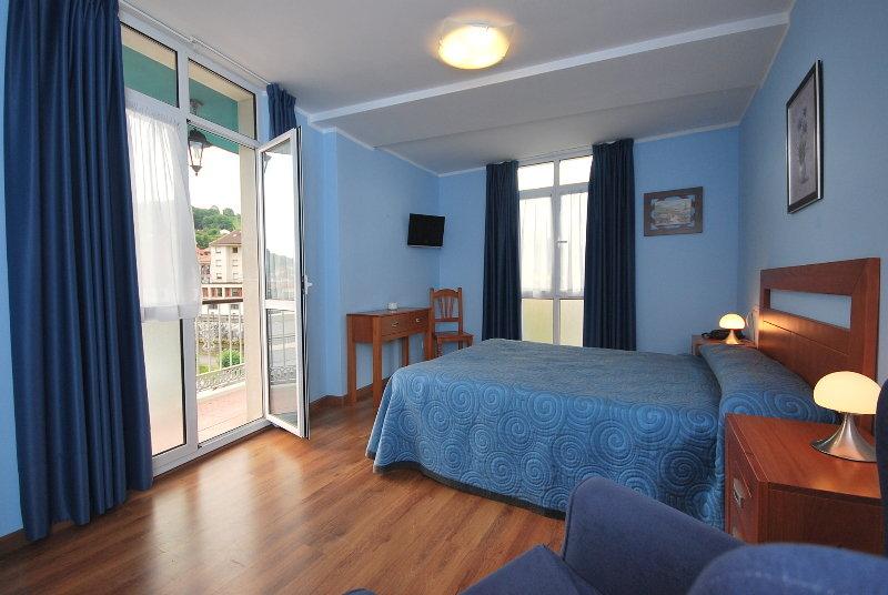 Hotel Aguila Real Onís Extérieur photo