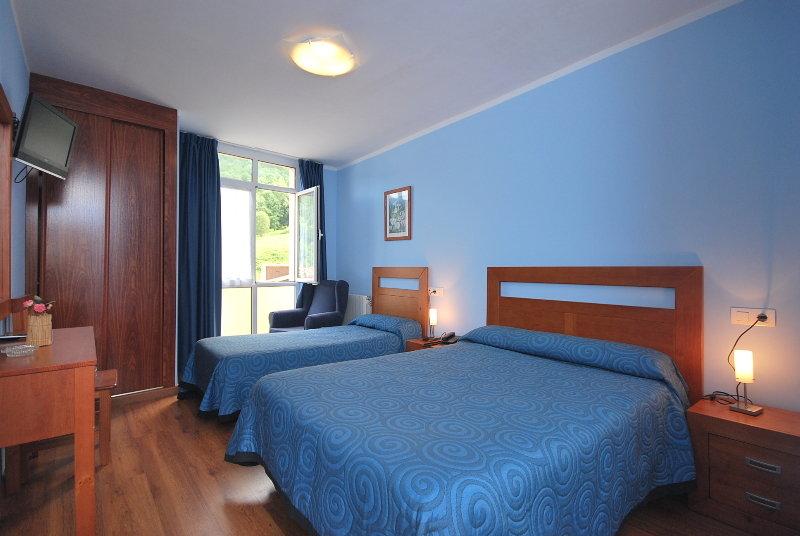 Hotel Aguila Real Onís Extérieur photo