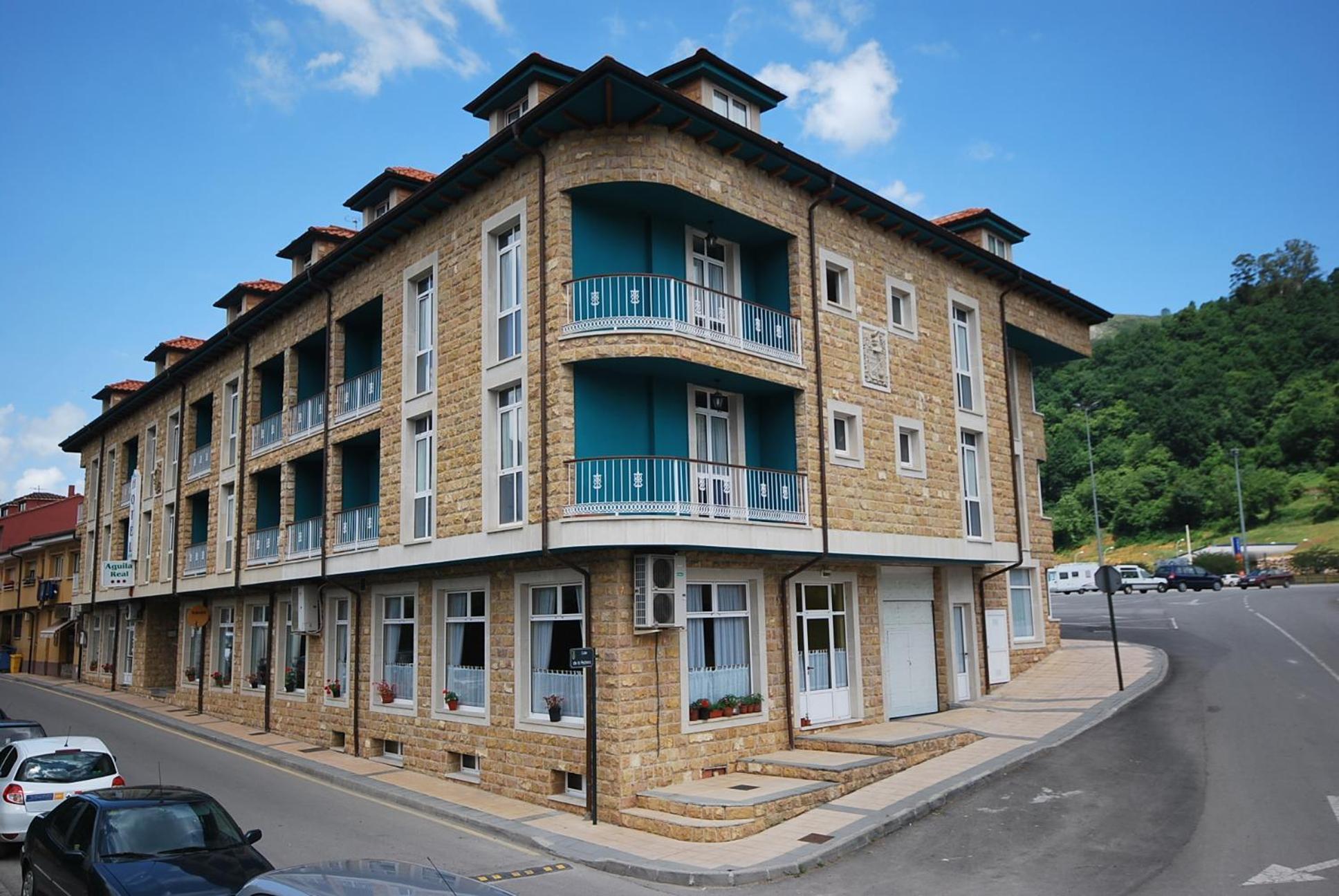 Hotel Aguila Real Onís Extérieur photo
