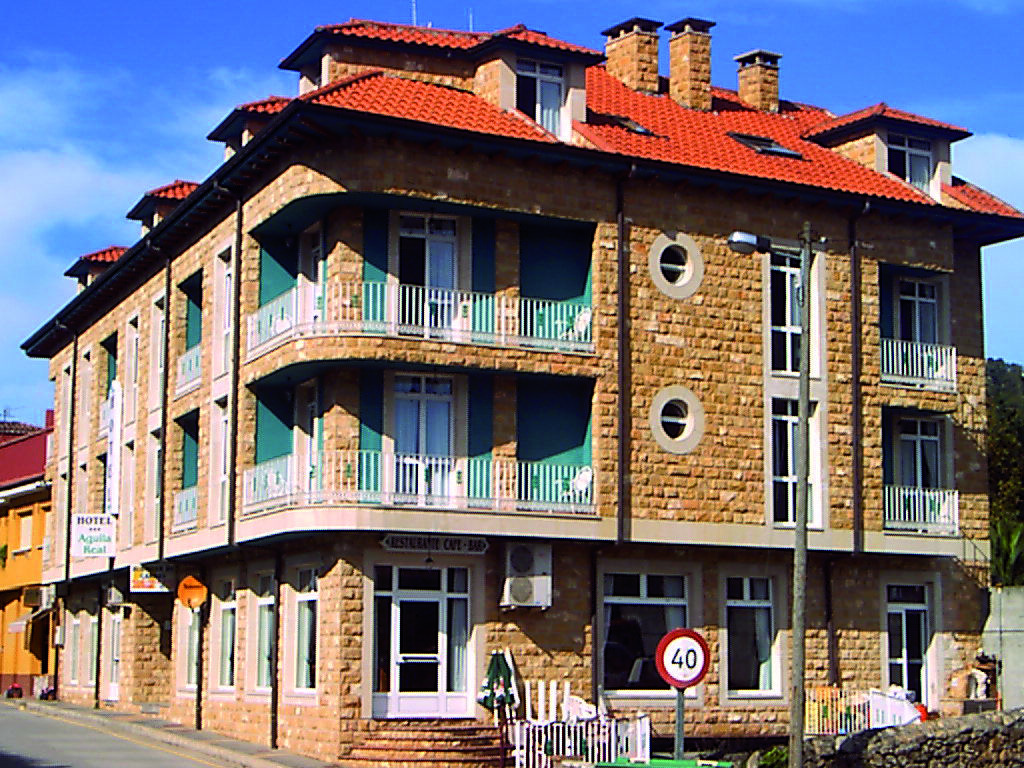 Hotel Aguila Real Onís Extérieur photo